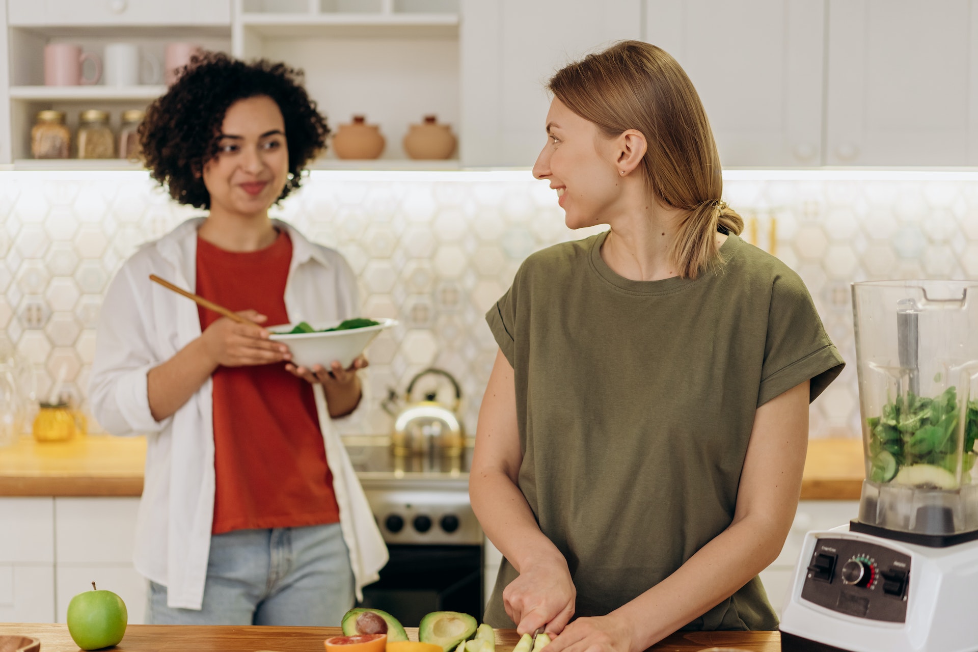 Masak Secara Bersamaan - Tips Makan Hemat Anak Kost